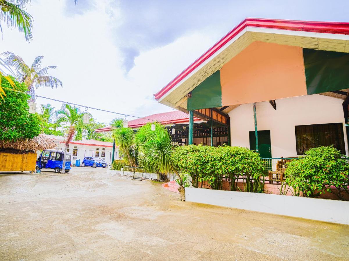 Oyo 875 Madhavi Beach Resort Balibago Exterior photo