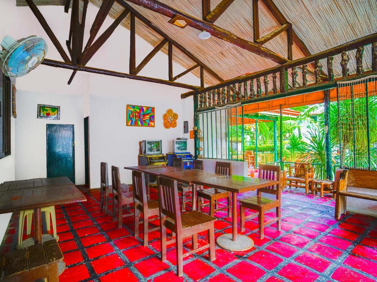 Oyo 875 Madhavi Beach Resort Balibago Exterior photo