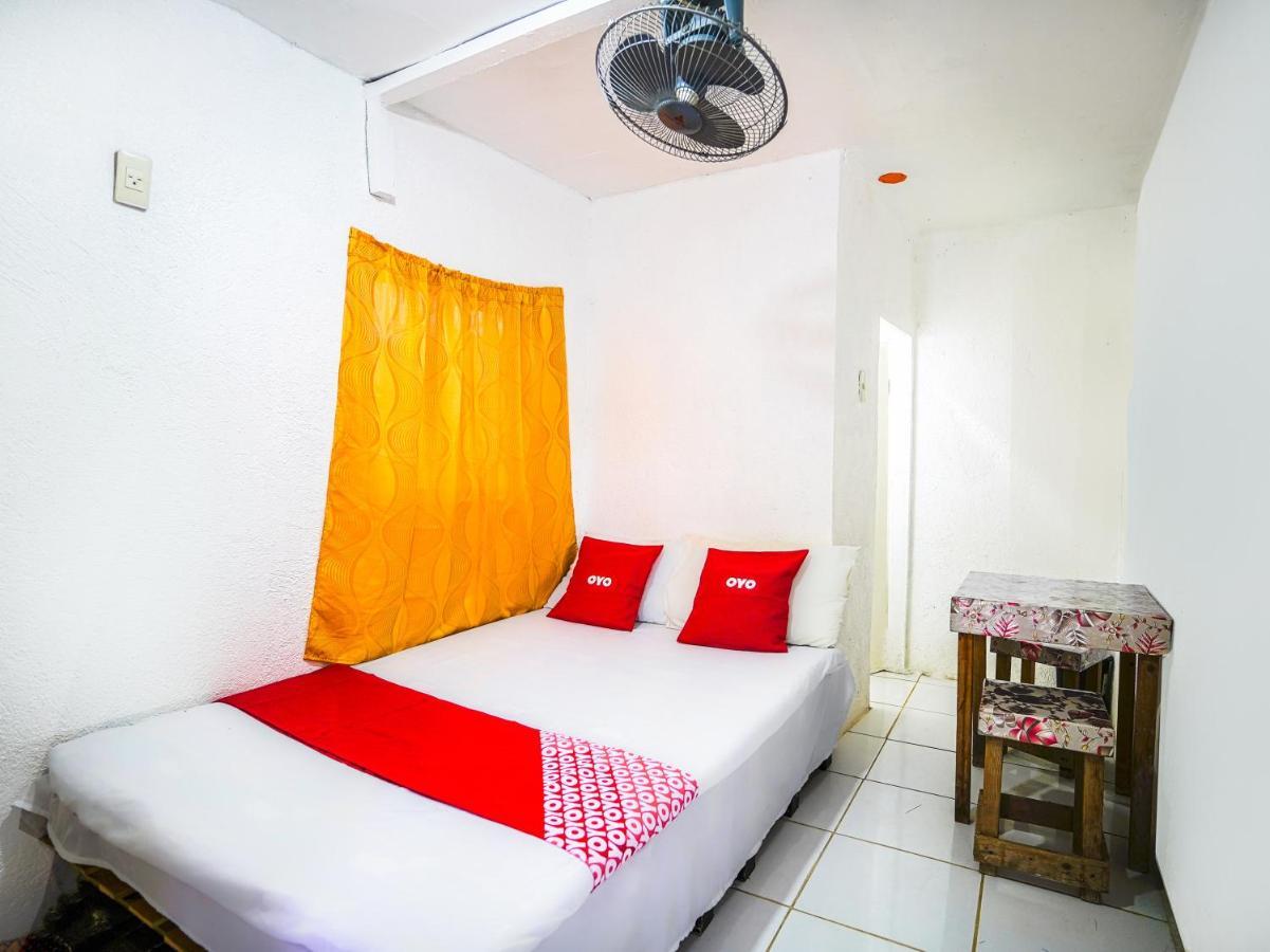 Oyo 875 Madhavi Beach Resort Balibago Exterior photo