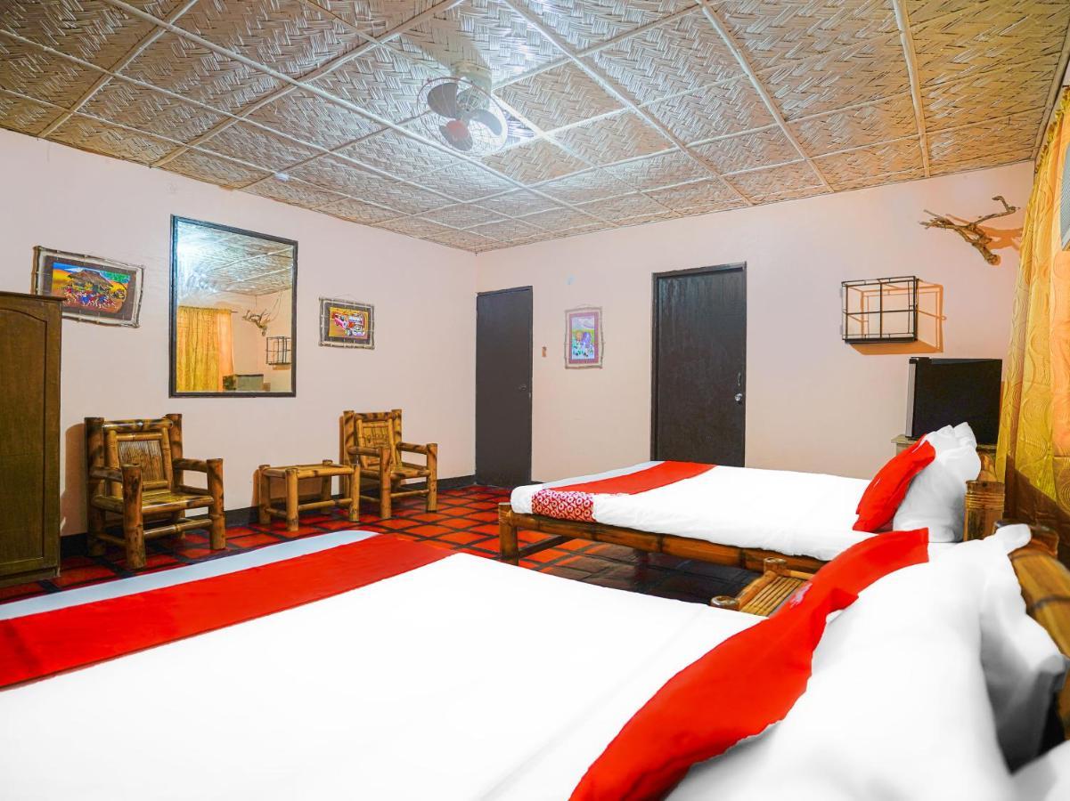 Oyo 875 Madhavi Beach Resort Balibago Exterior photo