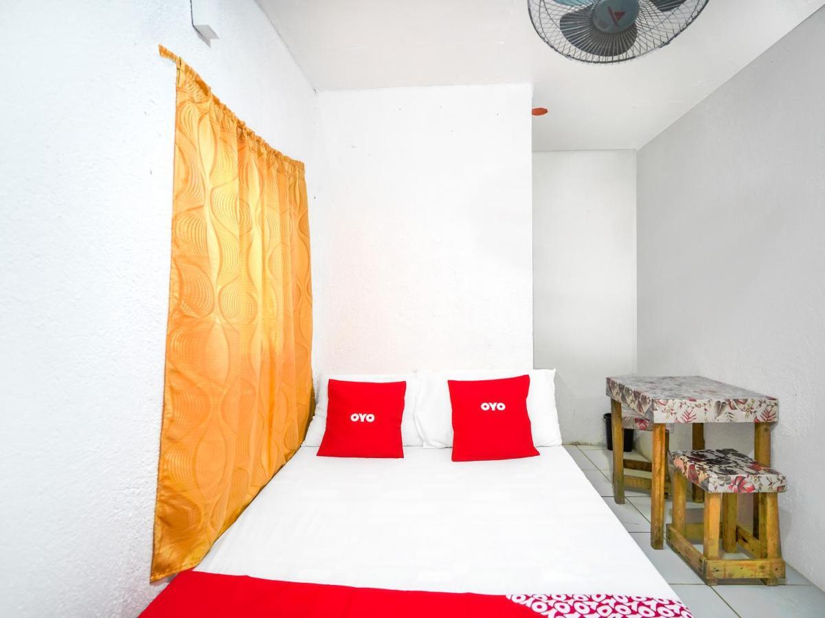 Oyo 875 Madhavi Beach Resort Balibago Exterior photo